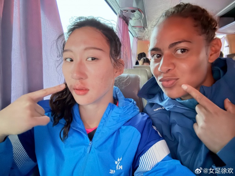 神勇！女足國(guó)門徐歡曬照，比賽中被球砸臉仍力保球門不失
