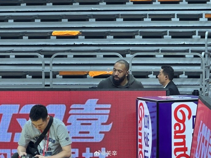 今晚不打？廣東主場迎戰(zhàn)廣廈 吉倫沃特一身便裝現(xiàn)身球館