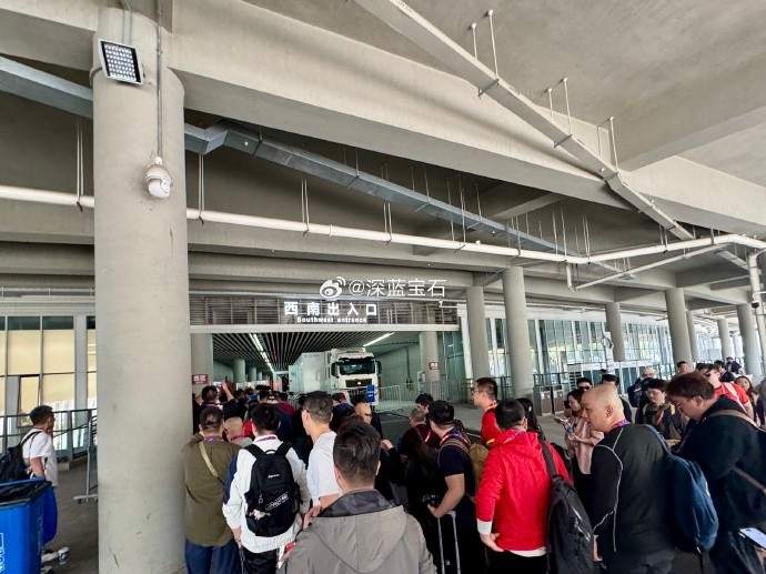 盛況空前！記者曬照：距離中澳之戰(zhàn)還有三小時，現(xiàn)場記者已超百名