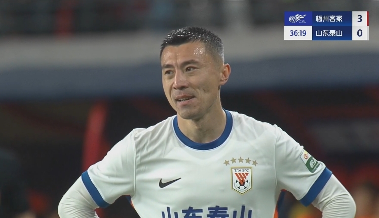 34分鐘0-3落后！36歲鄭錚苦笑36歲大雷沮喪 替補(bǔ)席黃政宇神態(tài)輕松