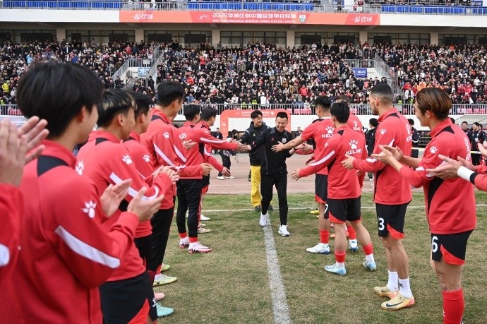 今日賽前，俱樂部為前球員馬曉磊及文爍舉行了退役儀式