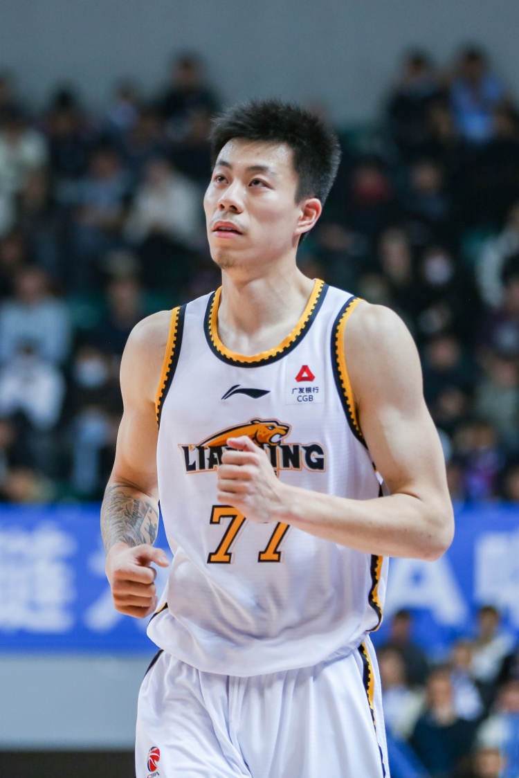 媒體人：張鎮(zhèn)麟、韓德君將因傷缺席今晚對(duì)陣北控的比賽