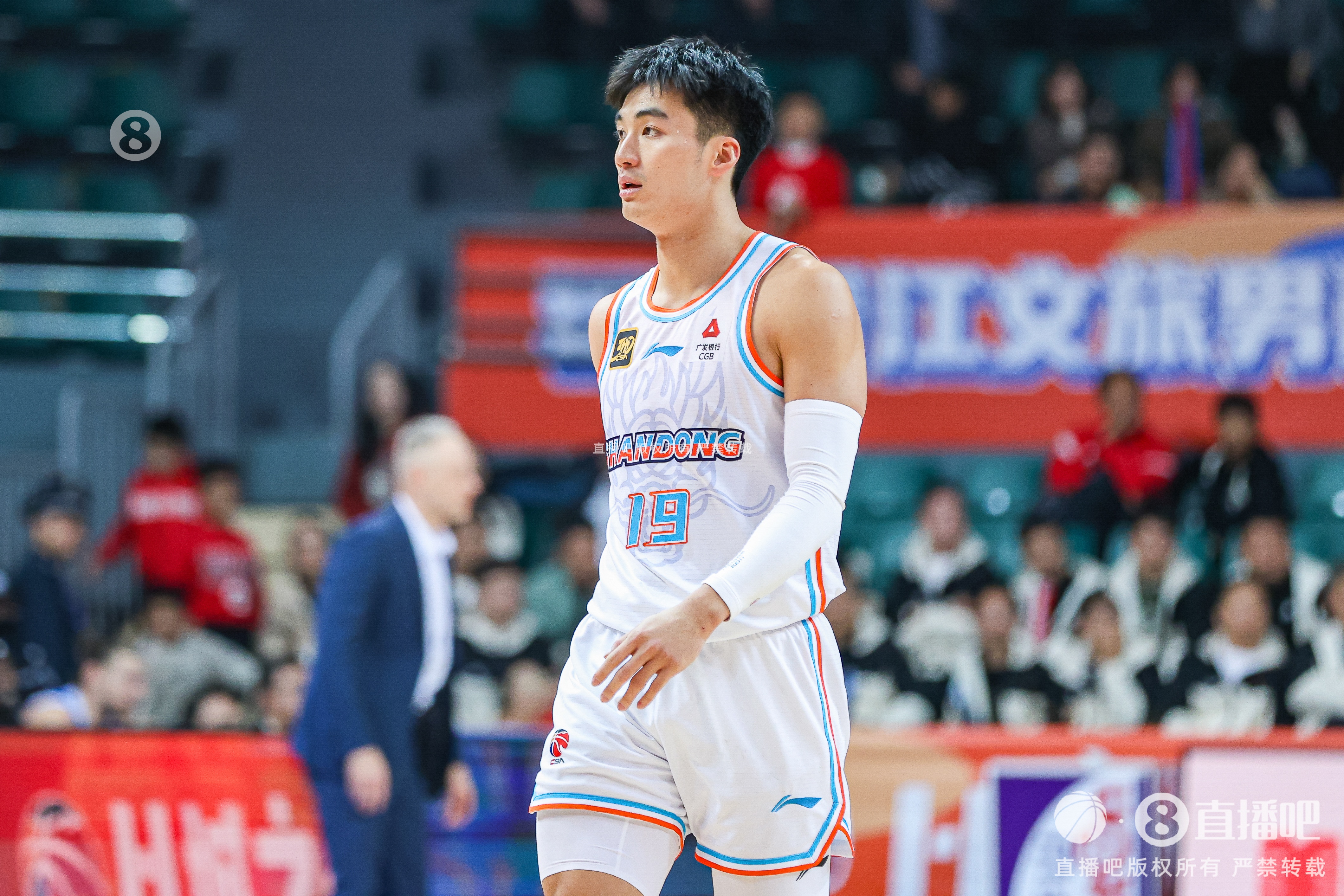今天效率奇高！于德豪上半場11分鐘7投5中砍下全隊最高的12分