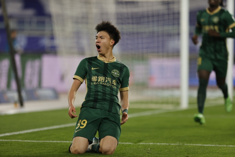 津媒：王鈺棟等多名小將嶄露頭角，必然能推動更多年輕球員登場